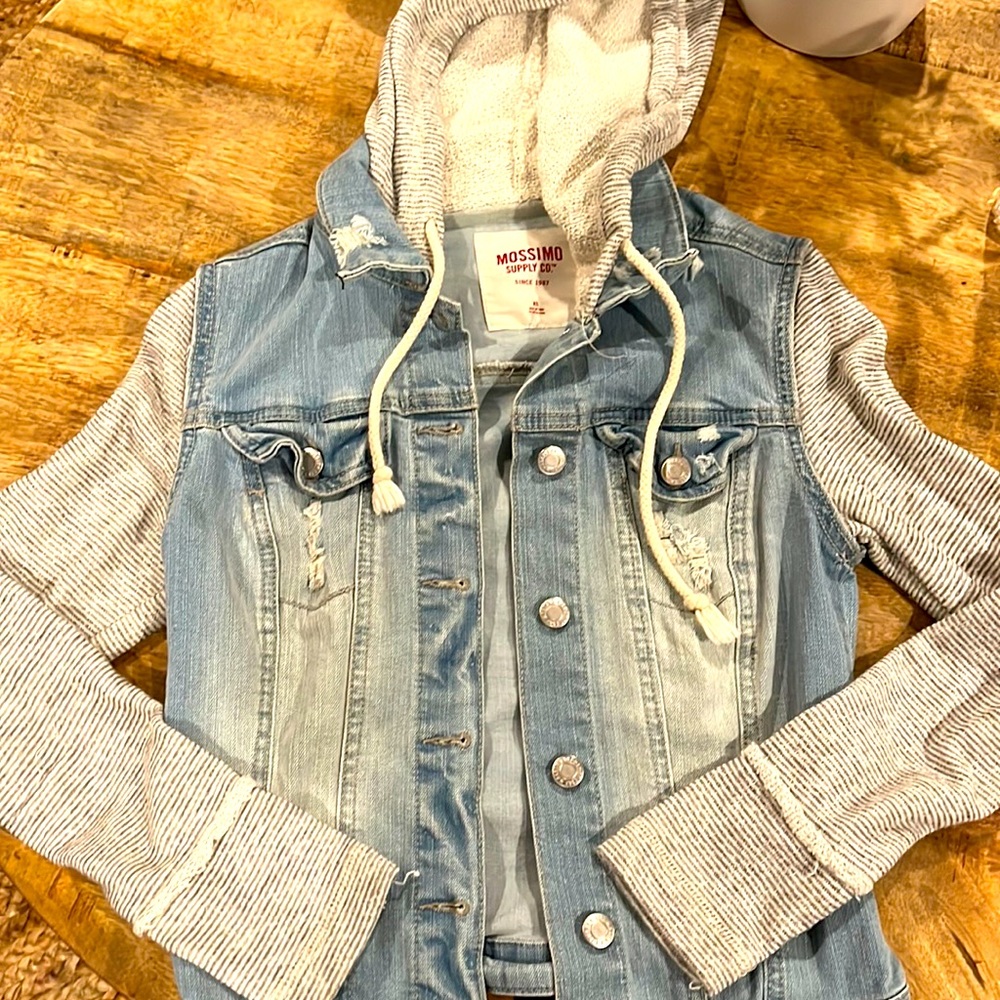 Jean jacket with cotton striped sleeves